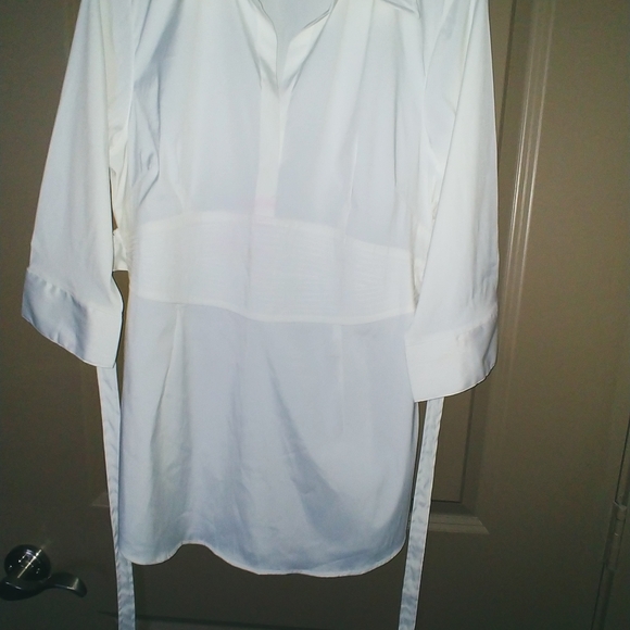 White stretch blouse wide waist band blouse.Zipper at the side. - Picture 9 of 9